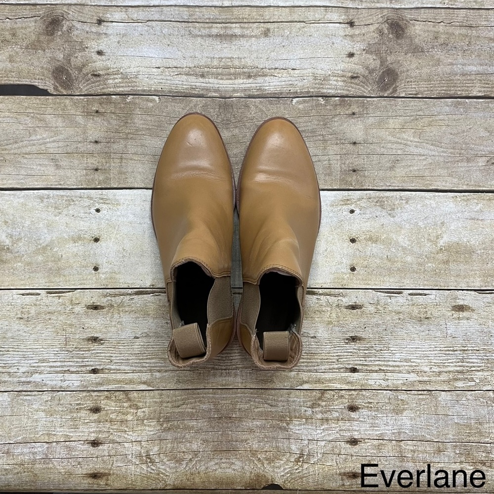 Everlane Chelsea boot camel color
